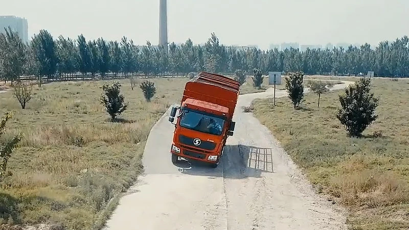 Shacman L3000 Truck-4